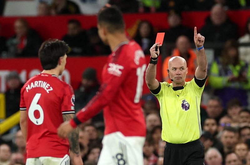 Martinez bị treo giò bao nhiêu trận sau pha kéo tóc gây tranh cãi? - Ảnh 2