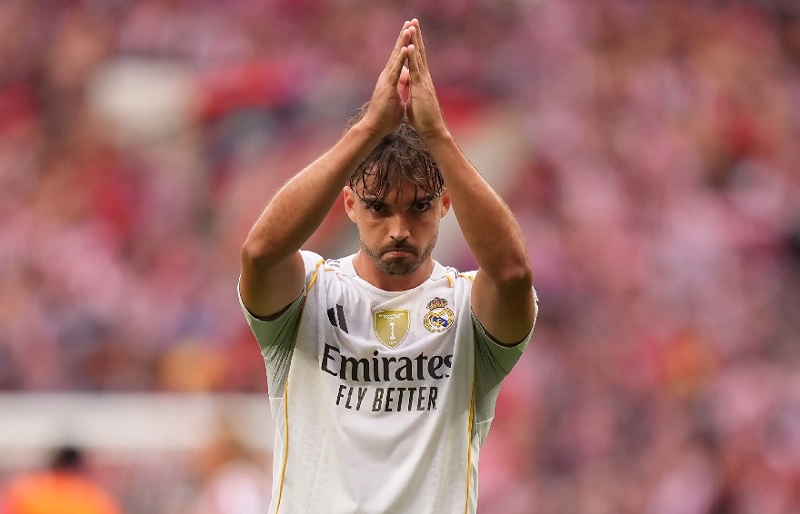 Hậu vệ Real Madrid phải nhập viện, giảm 6kg trong thời gian ngắn - Ảnh 1