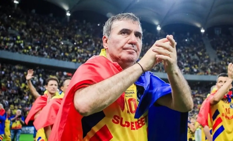 Hagi trở lại dẫn dắt ĐT Romania sau 25 năm - Ảnh 2