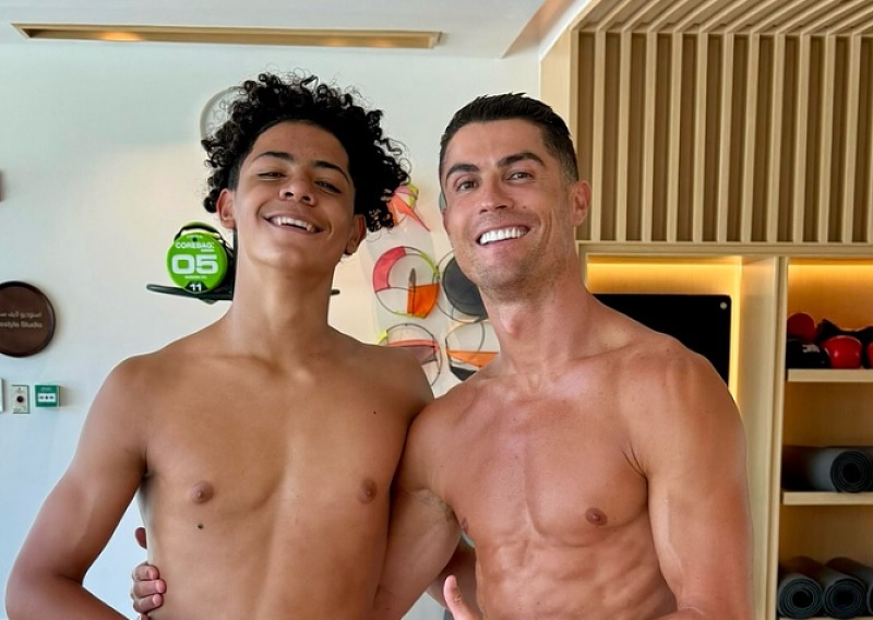 Ronaldo có thể sát cánh cùng con trai ngay mùa tới - Ảnh 2