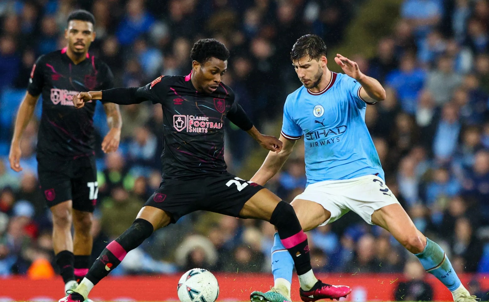 Soi kèo phạt góc Burnley vs Man City, 02h00 ngày 23/04 - Ảnh 1