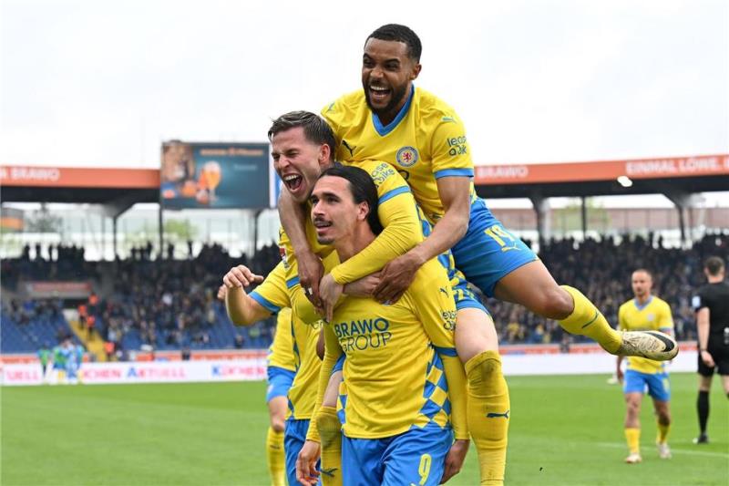 Nhận định, Soi kèo Kaiserslautern vs Braunschweig 23h30 ngày 24/04: Hòa là đẹp - Ảnh 1