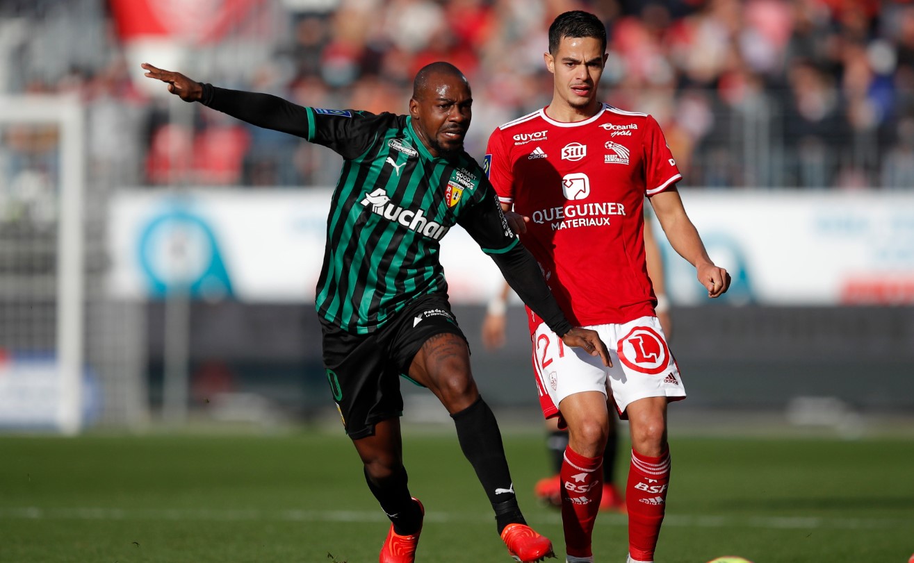 Soi kèo phạt góc Brest vs Lens, 01h45 ngày 25/04 - Ảnh 1