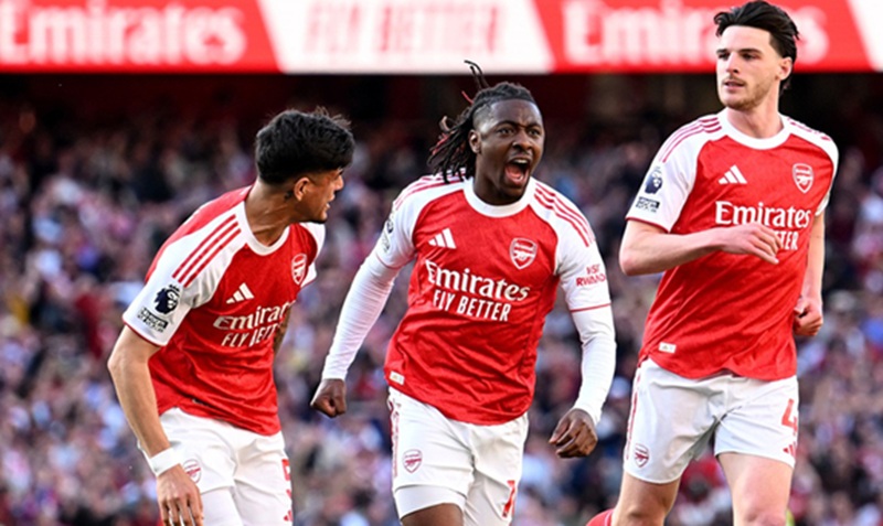 Arsenal đòi lại ngôi đầu, cuộc đua vô địch Ngoại hạng Anh nóng hơn bao giờ hết - Ảnh 1