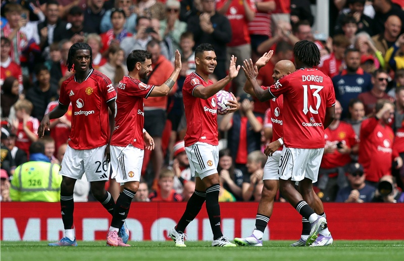 MU chuẩn bị ‘thay máu’, 13 cầu thủ có thể rời Old Trafford - Ảnh 1