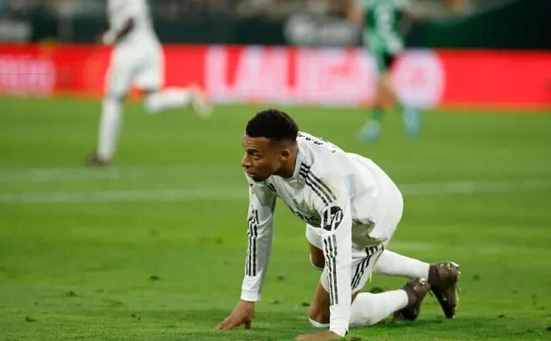 Mbappe nguy cơ lỡ El Clasico vì chấn thương gân kheo - Ảnh 1