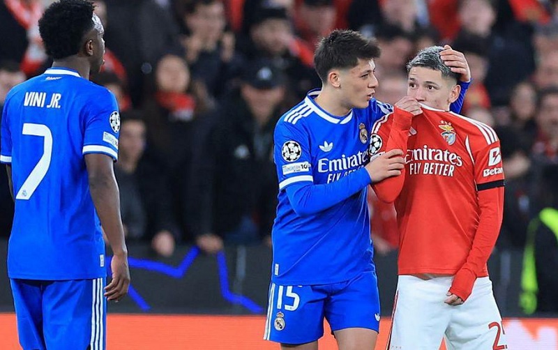 FIFA sắp mạnh tay với hành vi tranh cãi trên sân - Ảnh 1