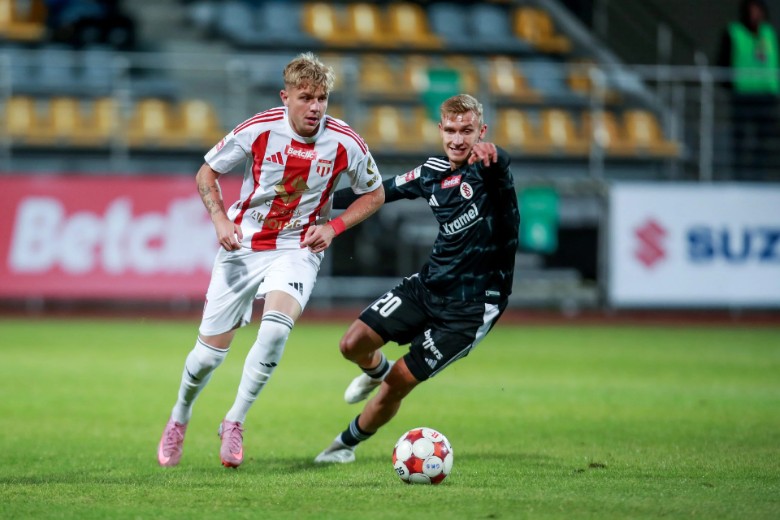 Nhận định, Soi kèo LKS Lodz vs Pogon Grodzisk Mazowiecki, 23h00 ngày 7/5: Giữ nguyên thứ hạng - Ảnh 1