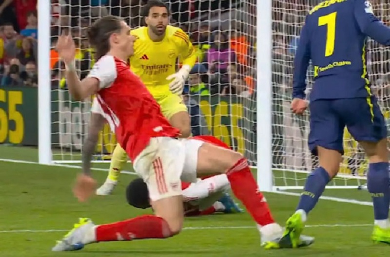 Vì sao Atletico Madrid bị từ chối phạt đền trước Arsenal? - Ảnh 1