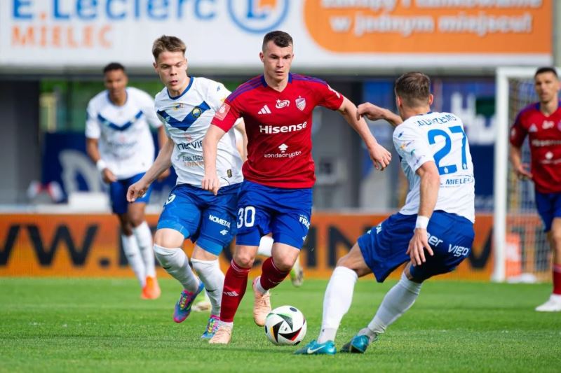 Nhận định, Soi kèo Rakow Czestochowa vs Korona Kielce 23h00 ngày 08/05: Điểm tựa sân nhà - Ảnh 1