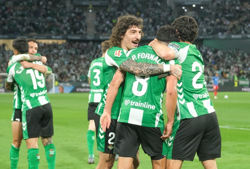 Betis trở lại Cúp C1 sau hơn 20 năm - Ảnh 2