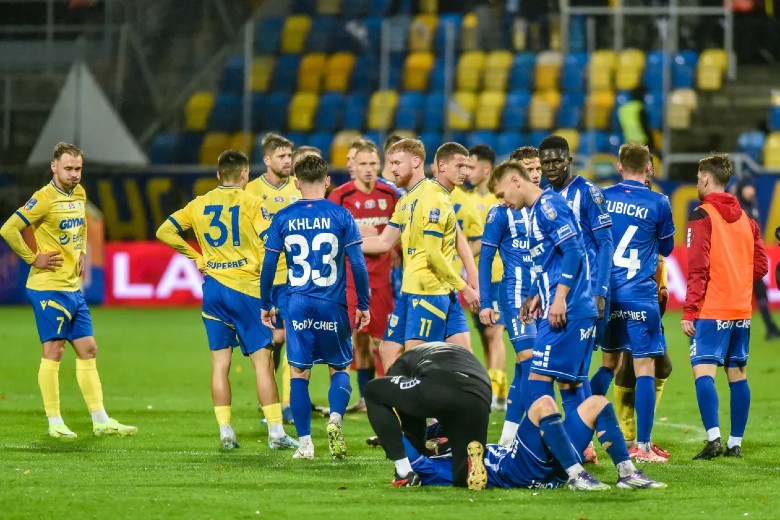 Nhận định, Soi kèo Arka Gdynia vs Gornik Zabrze, 23h00 ngày 13/5: Khác biệt 2 đầu BXH - Ảnh 1