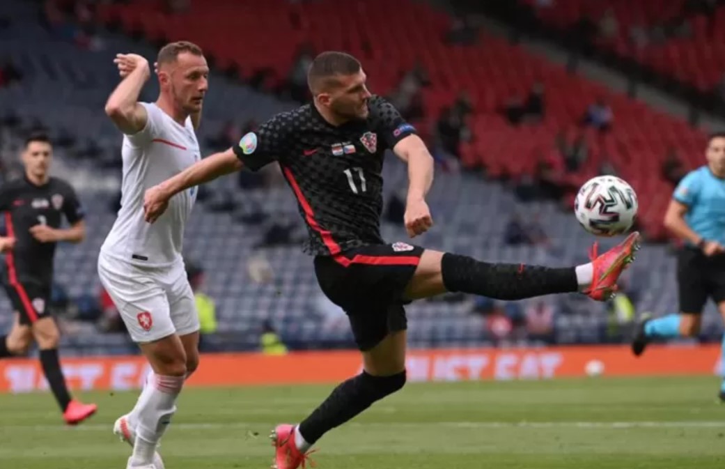 Soi kèo phạt góc Đan Mạch vs Ukraine, 23h30 ngày 7/6 - Ảnh 1