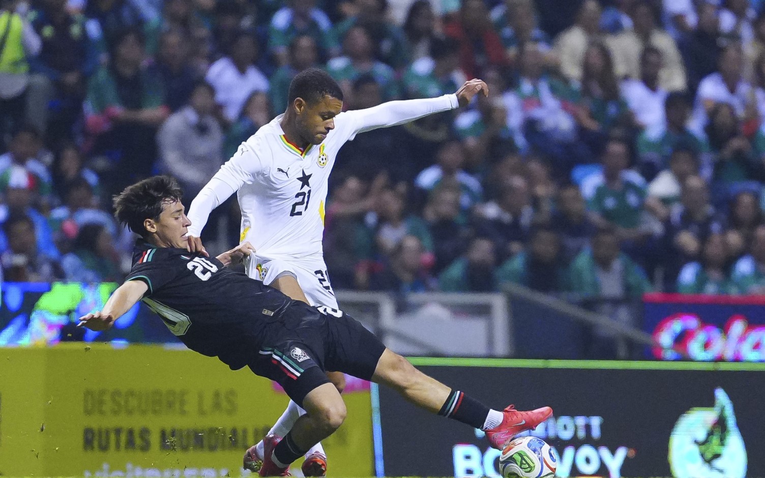 Soi kèo thẻ phạt Mexico vs Nam Phi, 2h00 ngày 12/6 - Ảnh 1