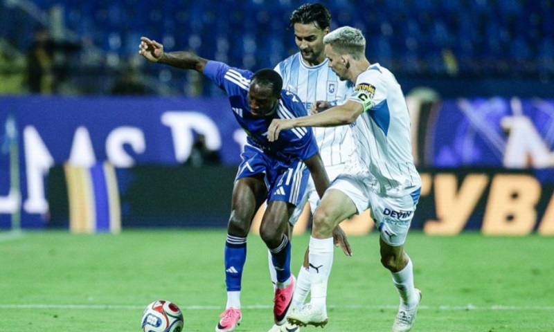 Soi kèo phạt góc Universitatea Craiova vs Levski Sofia, 0h30 ngày 30/7 - Ảnh 1