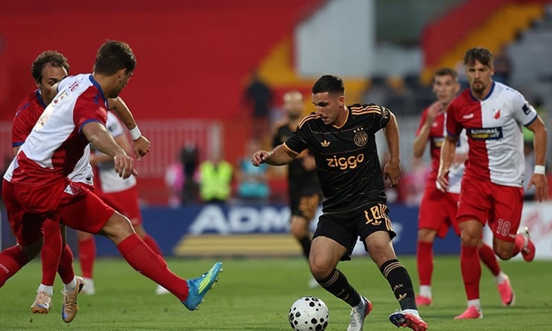 Soi kèo phạt góc Ajax vs Vojvodina, 1h00 ngày 31/7 - Ảnh 1