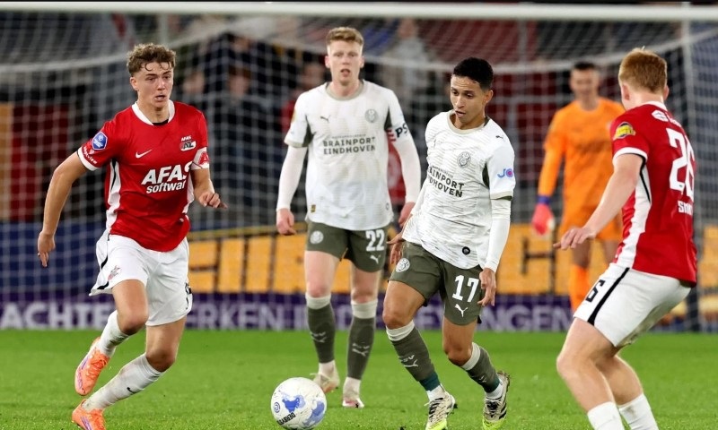 Soi kèo phạt góc PSV Eindhoven vs AZ Alkmaar, 23h00 ngày 2/8 - Ảnh 1