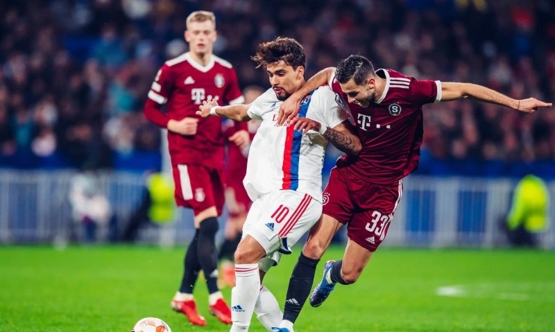 Soi kèo phạt góc Sparta Prague vs Lyon, 1h00 ngày 5/8 - Ảnh 1