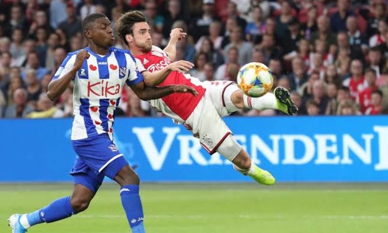Soi kèo phạt góc Ajax vs Heerenveen, 21h45 ngày 16/8 - Ảnh 1