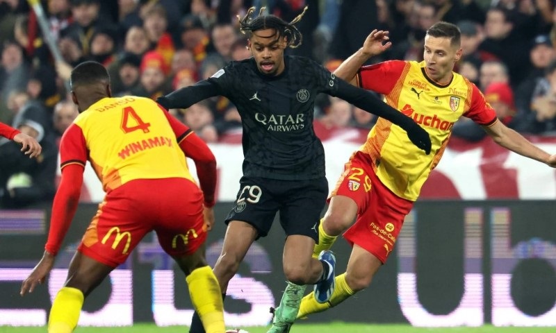 Soi kèo phạt góc Lens vs PSG, 1h45 ngày 17/8 - Ảnh 1