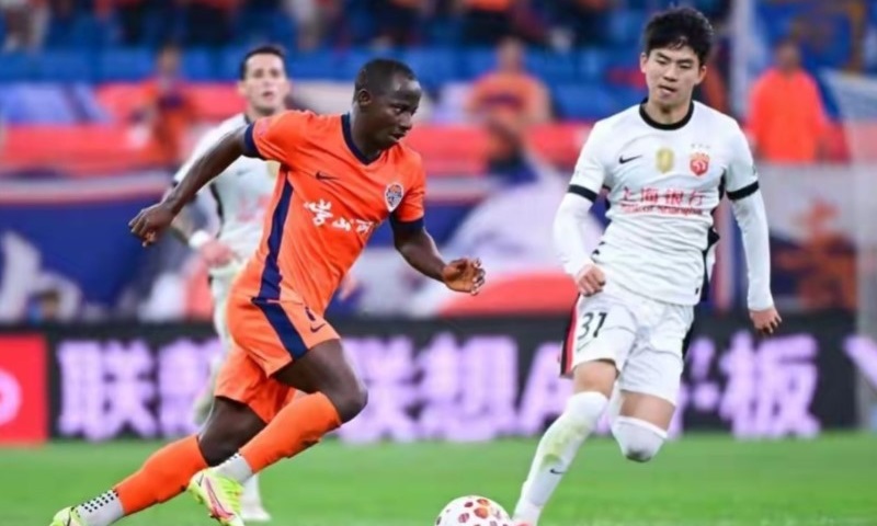 Soi kèo phạt góc Shanghai Port vs Qingdao Hainiu, 18h35 ngày 23/8 - Ảnh 1