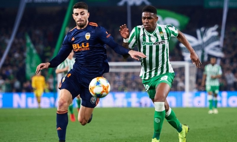 Soi kèo phạt góc Valencia vs Real Betis, 2h00 ngày 26/8 - Ảnh 1