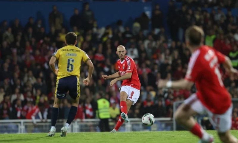 Soi kèo phạt góc Benfica vs Estoril, 2h15 ngày 1/9 - Ảnh 1