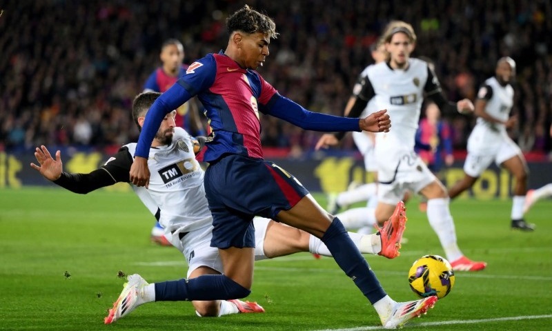 Soi kèo phạt góc Valencia vs Barcelona, 21h15 ngày 6/9 - Ảnh 1