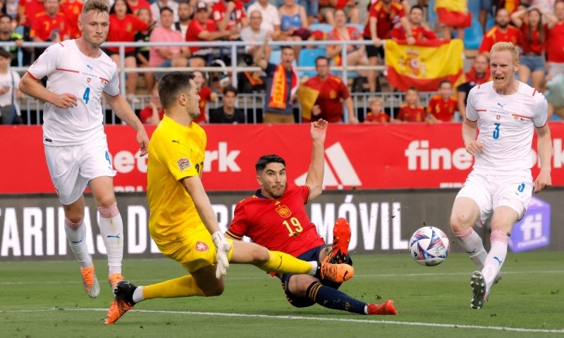 Soi kèo phạt góc Tây Ban Nha vs CH Czech, 01h45 ngày 4/10 - Ảnh 1