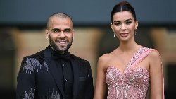 Dani Alves 'gương vỡ lại lành' với vợ cũ sau khi ra tù