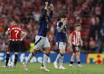 MU đặt một chân vào chung kết cúp C2