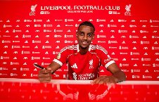 Isak ký hợp đồng 6 năm, khoác áo số 9 tại Liverpool