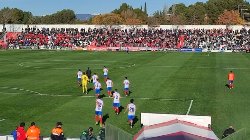 Barcelona giúp đội bóng hạng Tư 'hốt bạc'