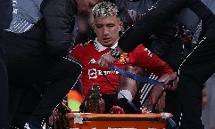 Lisandro Martinez tiếp tục báo hung tin cho NHM Man United