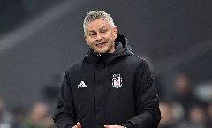 Ghế HLV chưa ấm, Solskjaer đã đối mặt trát sa thải