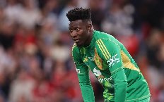 Onana đưa ra đòi hỏi mới sau khi bị giảm lương