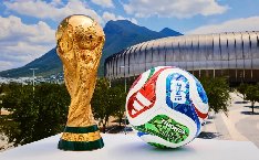 FIFA hứng 'bão' chỉ trích vì quả bóng World Cup giá 130 bảng