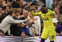 Tottenham sáng cửa trụ hạng