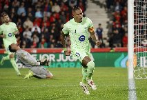 Raphinha lập cú đúp, Barcelona khơi lại mạch thắng