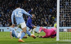 Man City đánh rơi chiến thắng theo kịch bản khó tin
