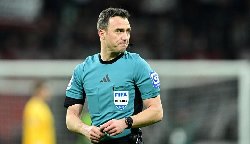 Trọng tài từng bị treo còi 6 tháng bắt trận PSG vs Arsenal