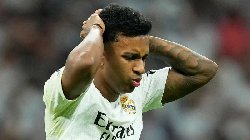 Vận đen bủa vây Rodrygo: án treo giò chưa qua, chấn thương đã tới