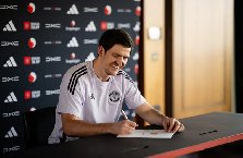 Maguire ký hợp đồng mới đến tháng 6/2027