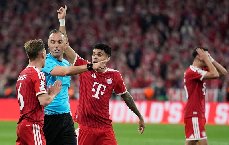 Vì sao PSG thoát khỏi tình huống bị thổi phạt đền trước Bayern Munich?