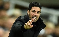 Mikel Arteta thoát án phạt của FA dù chửi bới trọng tài thậm tệ