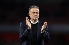 PSG giữ chân HLV Luis Enrique thêm 2 năm