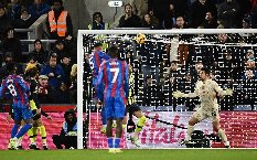 Man City chật vật chia điểm với đội bóng nhóm cuối