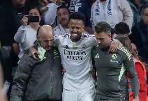 Real Madrid tan hoang hàng thủ trước đại chiến Man City