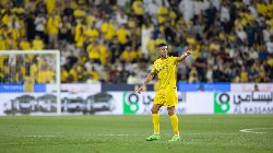 Ronaldo nhận thẻ đỏ nhiều gấp 4 lần Messi