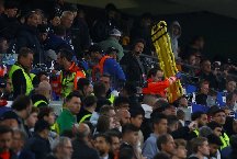 CĐV tử vong vì rơi từ khán đài ở chung kết Nations League